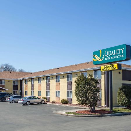 Quality Inn & Suites West Bend Exteriör bild