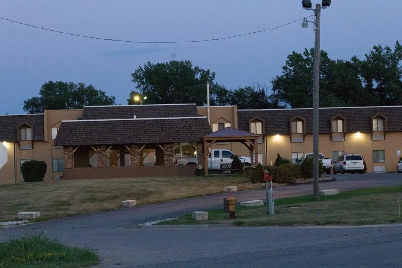 Quality Inn & Suites West Bend Exteriör bild